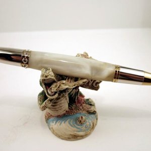 Diva w/ white pearl