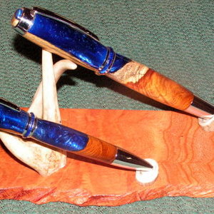 double pen stand