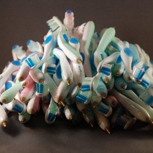 Lot of tooth brush pens