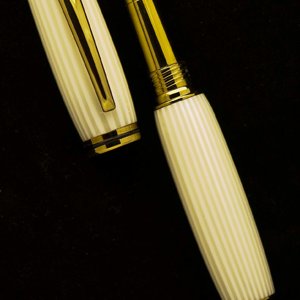Alternate Casein on Titanium Gold Jr Gentleman