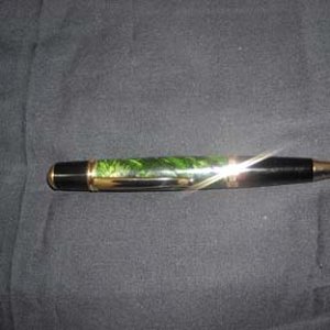 Wall Street III Twist Pen / Dyed Buckeye Burl..