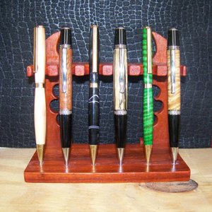 padauk pen stand