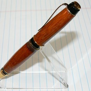 Cigar in Brazilian Cherry with walnut band