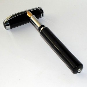 Closed End Baron in Black with Pearl