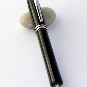 Closed End Baron in Black with Pearl