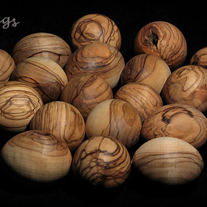 Olive wood eggs