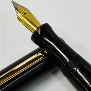 Custom_Black_Ebonite_FP_020__Small_.JPG