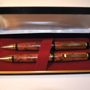 Cigar_Pen_and_Pencil_in_Thuya_Burl.jpg