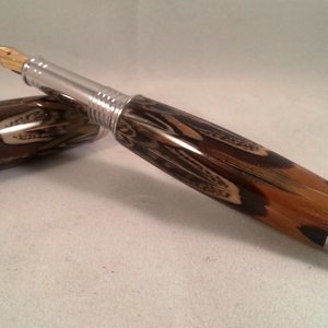 Ringneck Pheasant Feathered Jr Gent II Fountain Pen - Cap Off