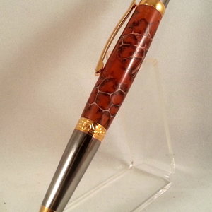 Sierra Elegant Beauty with Sweet-Gum Burr Balls