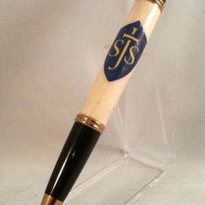 LeRoi_Pen_with_Holly_and_SJS_Crest_12714.jpg