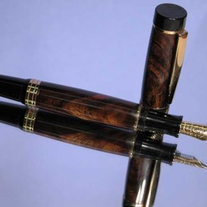 Desert Ironwood El Grande fountain pen