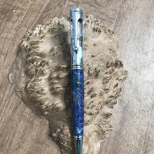 Resin with Aluminum Honeycomb on a Chrome Hour Glass Pen