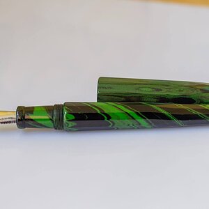 PenTeo Samurai Faceted Mottled Green3.jpg