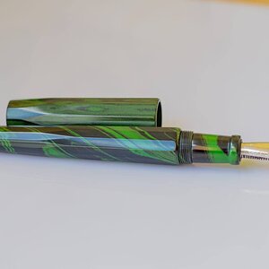 PenTeo Samurai Faceted Mottled Green4.jpg