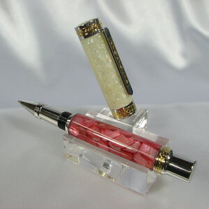 IMGP0380.JPG red seashell pen.JPG