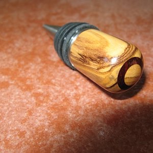 Stopper in olivewood