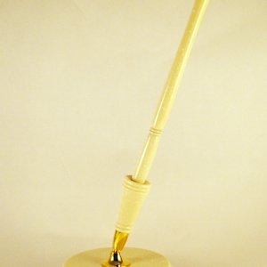 desk pen corian