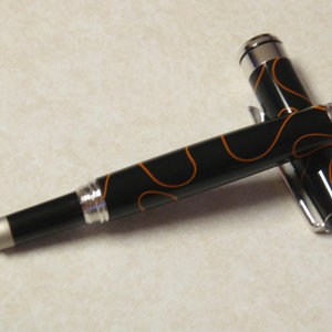 Black acrylic streamline roundtop fountain pen