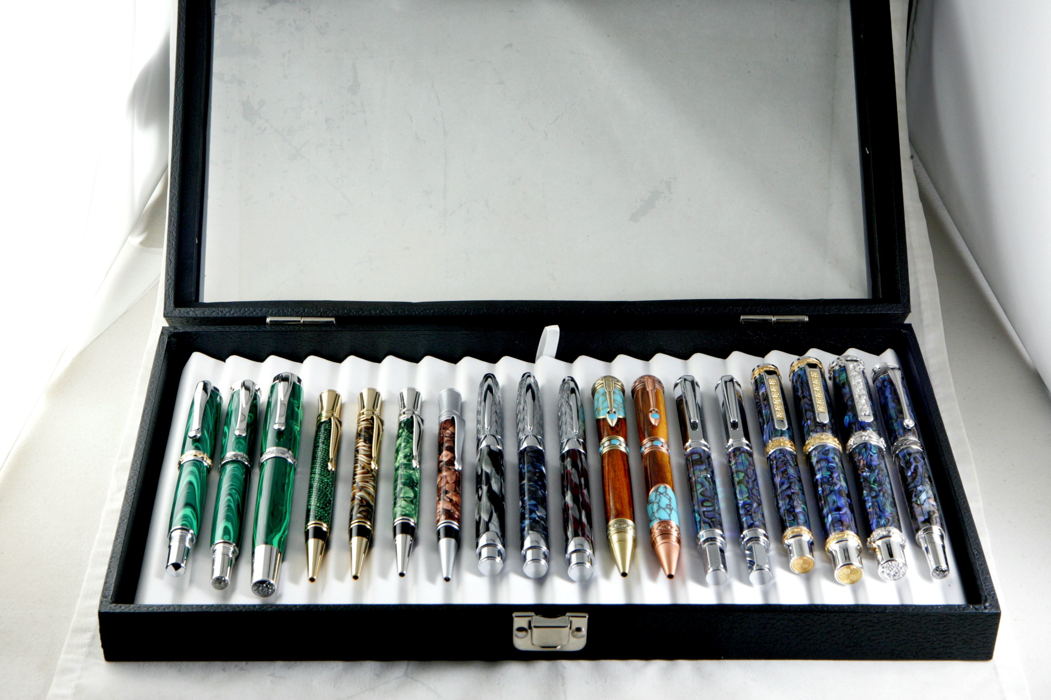 18 Pen Glass Display Case