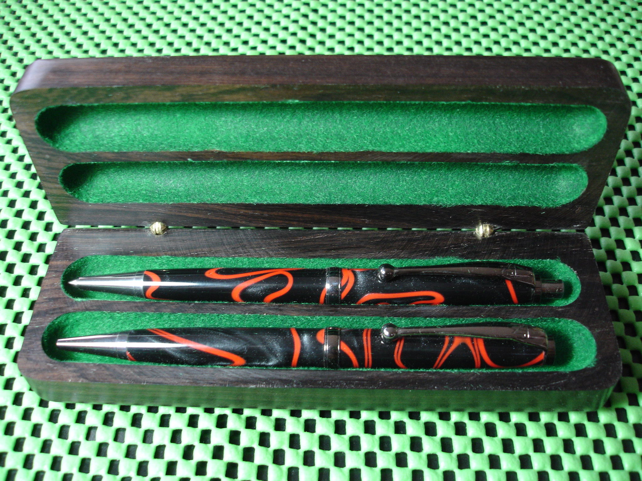 Acrylic-based Material Pen Set in African Blackwood Box
