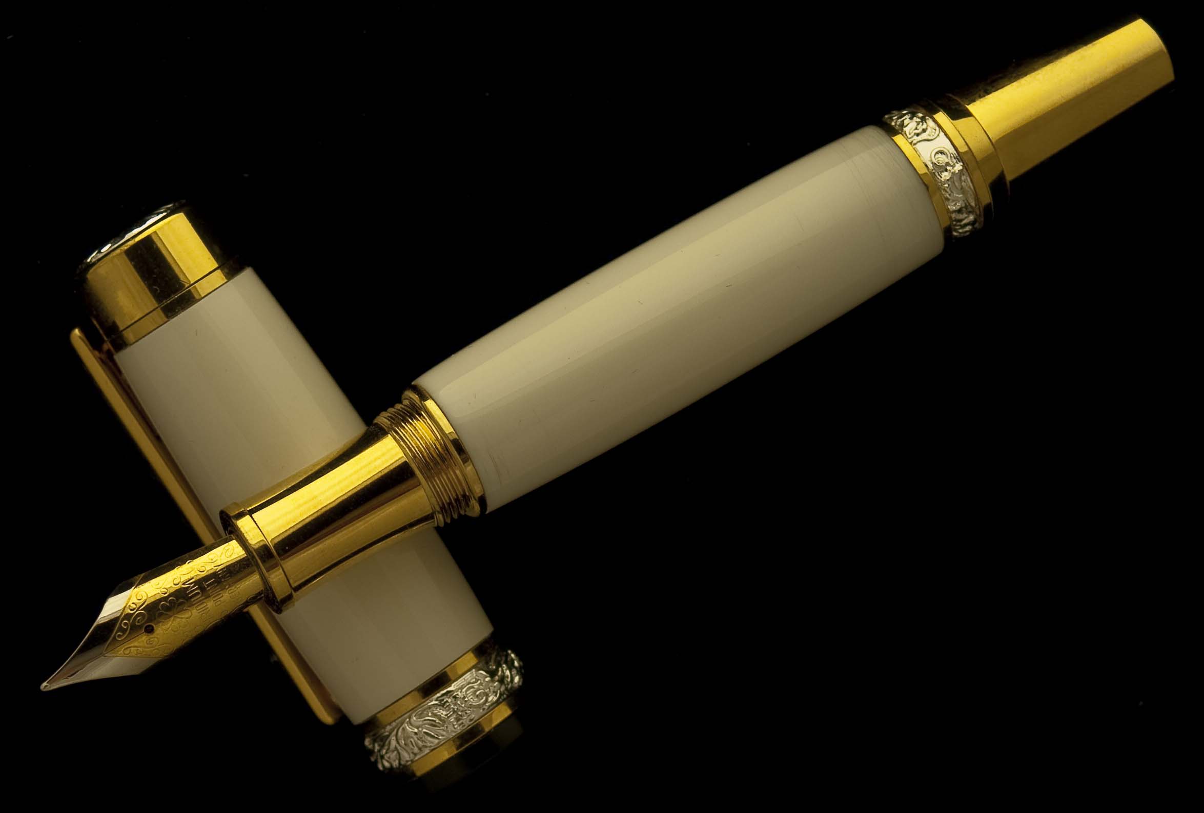 Alternate Ivory on Cambridge Fountain Pen