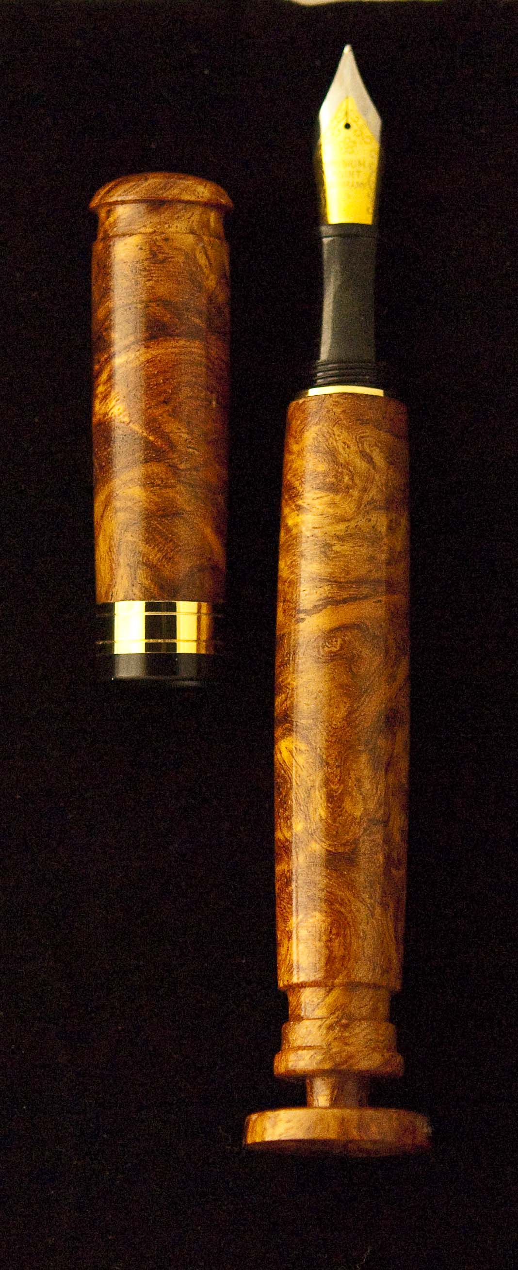 Amboyna Burl Table Top Pen