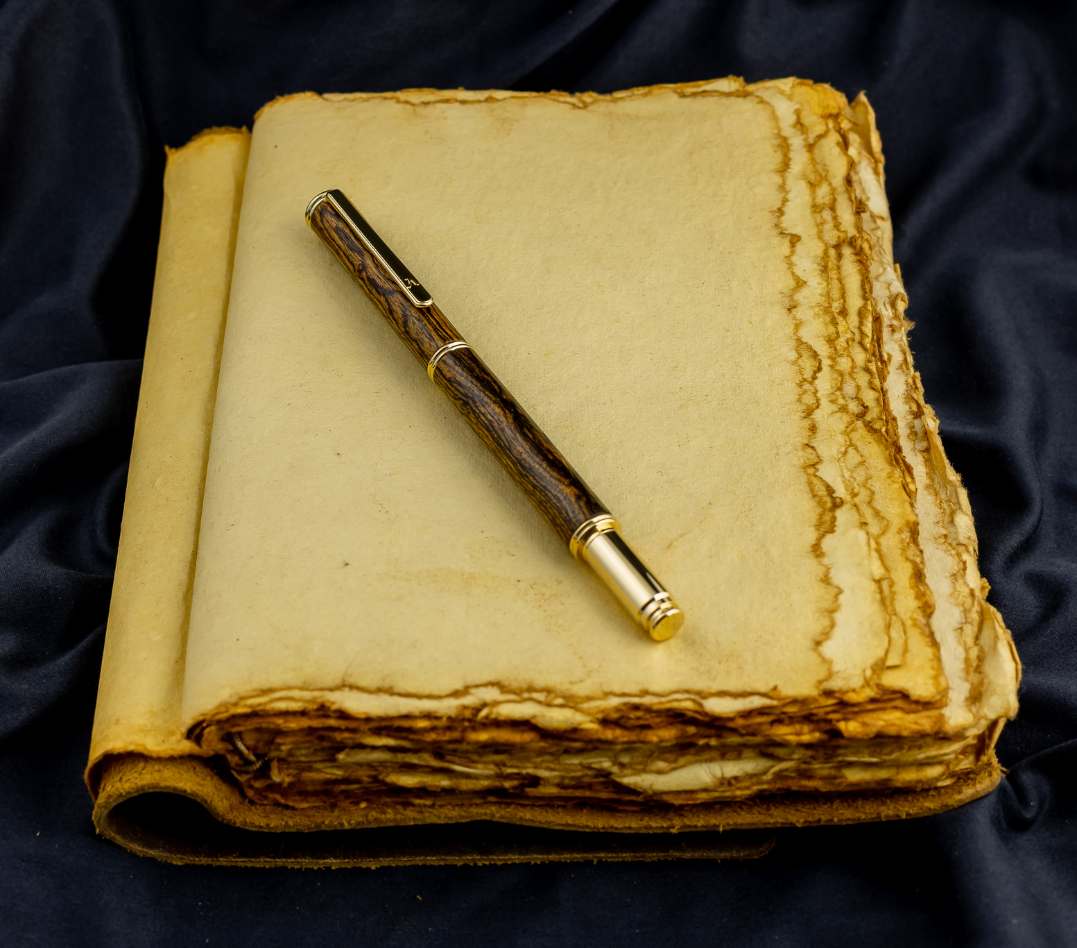 Artisan Fountain Pen - Bocote Wood Gold-4.jpg