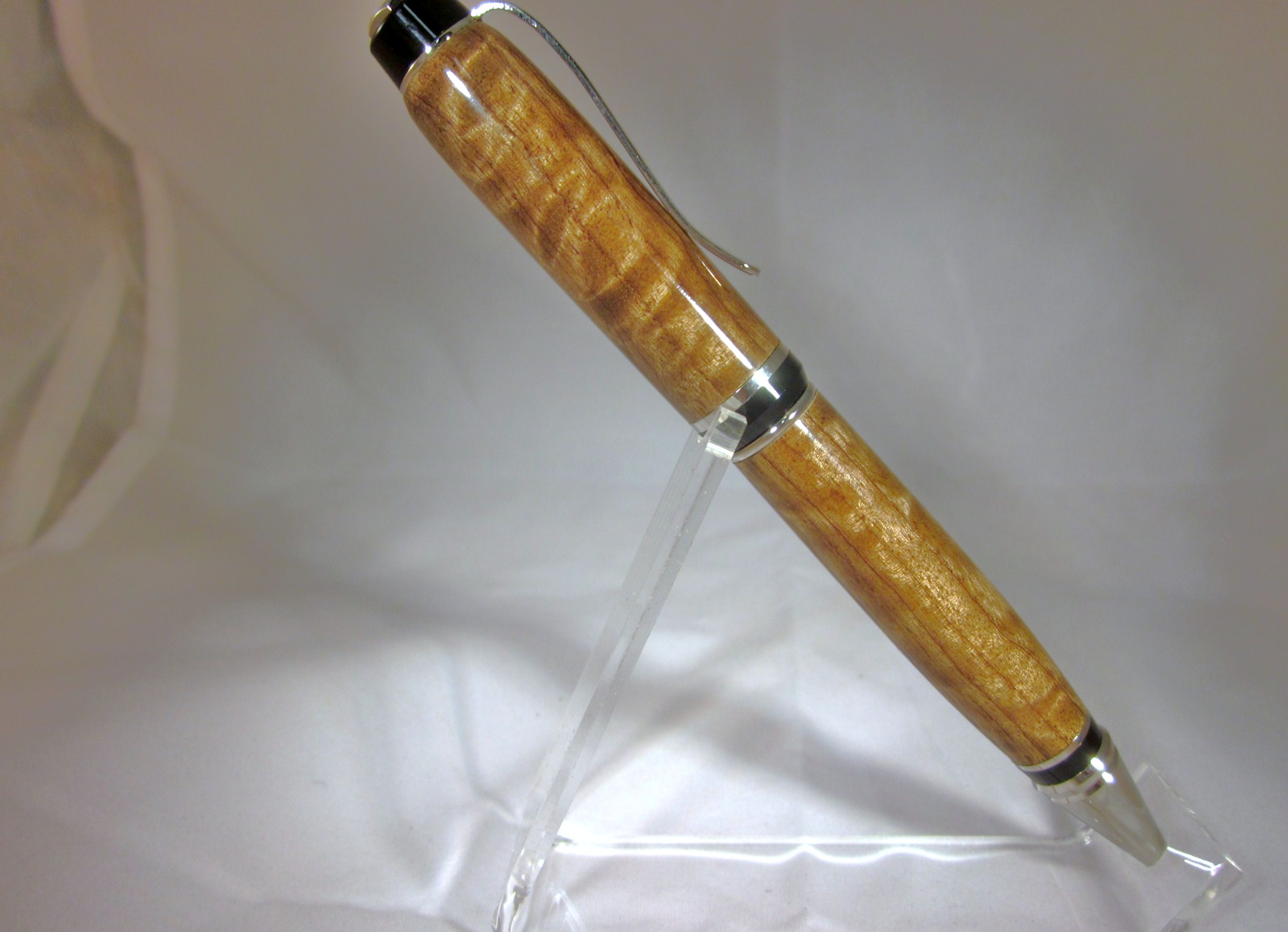 Asian Metallic Silkwood on a Cigar Pen