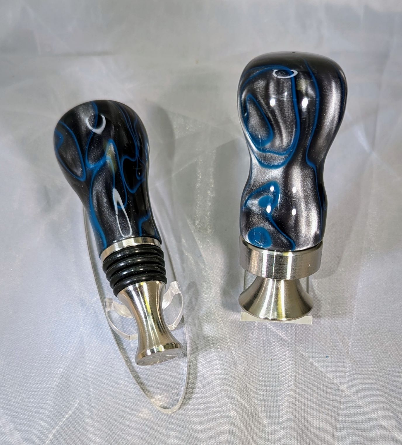 Blue_silver_swirl_stopper_opener_1.jpg