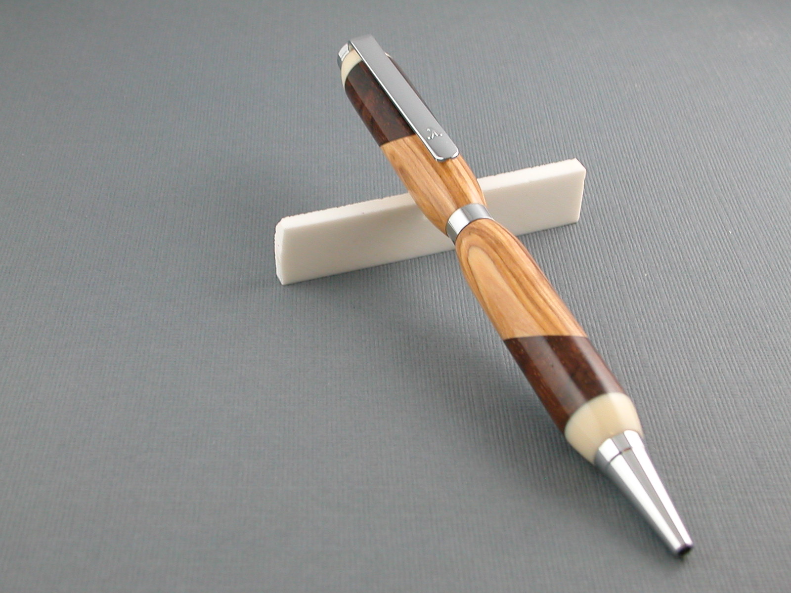 braz. rosewood/olivewood/alt. ivory