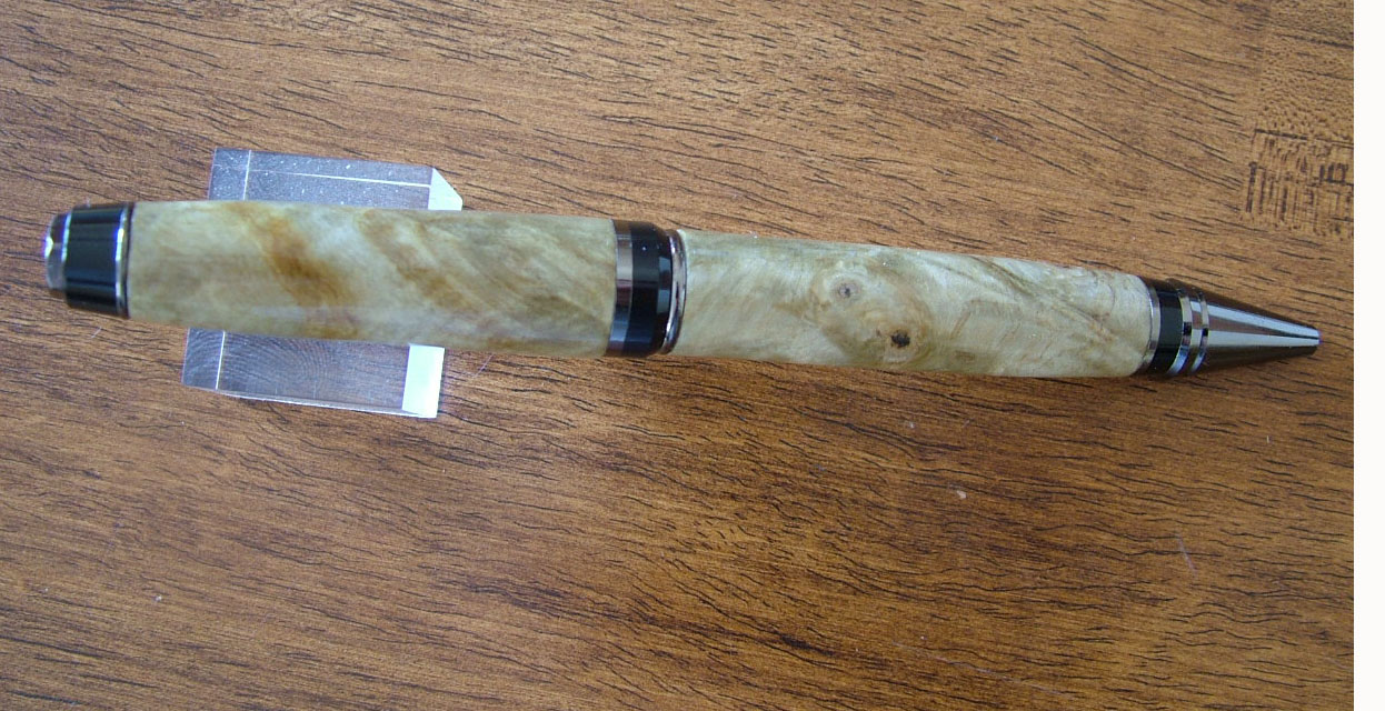 Buckeye Burl on a Black Ti Cigar