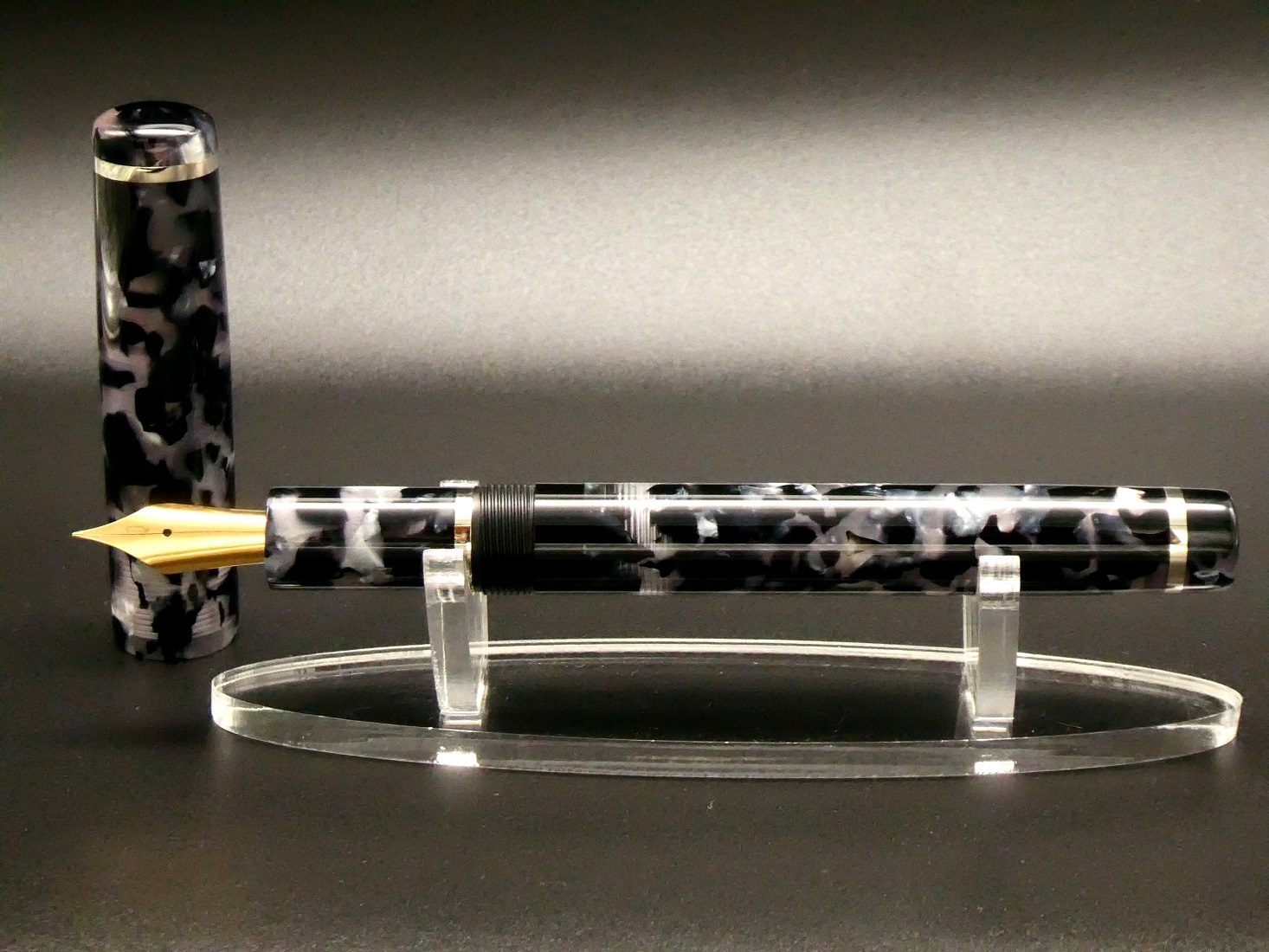 cellulose-acetate-black-grey-gray-transparent-pearlescent-fountain-pen-fueller-fuellfederhalte...jpg