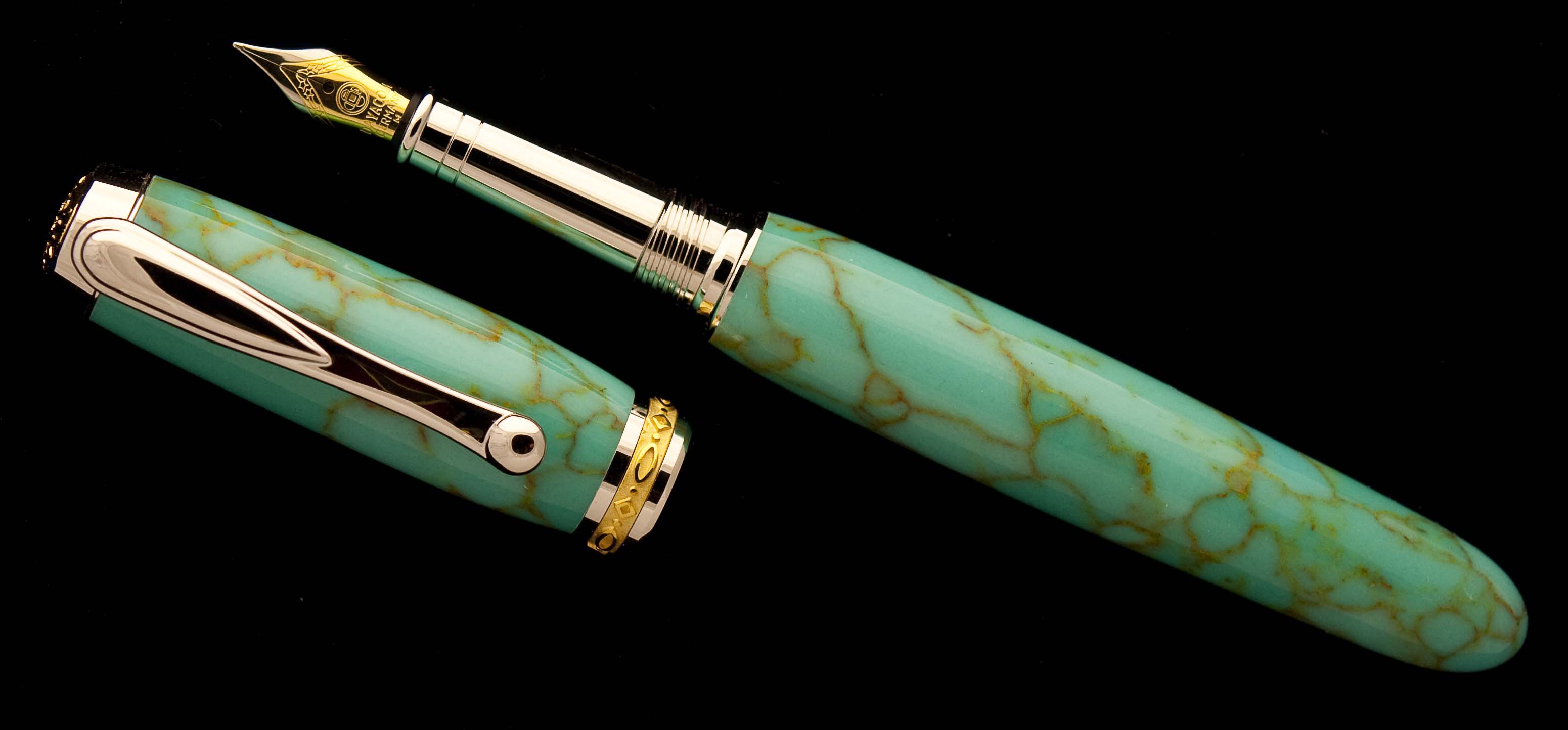 Closed End Kingsman Turquoise Jr. Statesman Fountain Pen