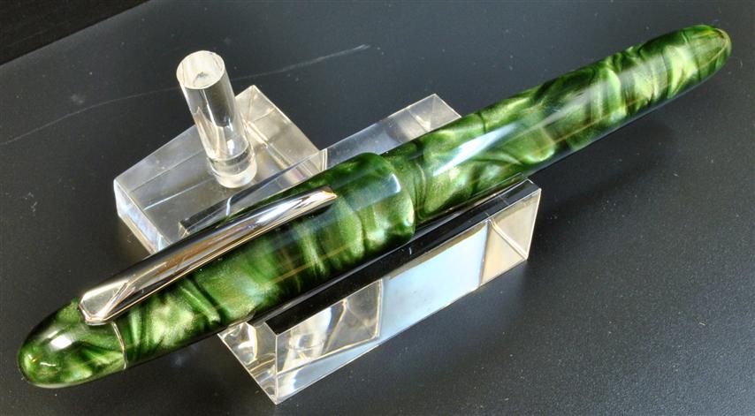 Custom Green and Black Pearl Fountain Pen