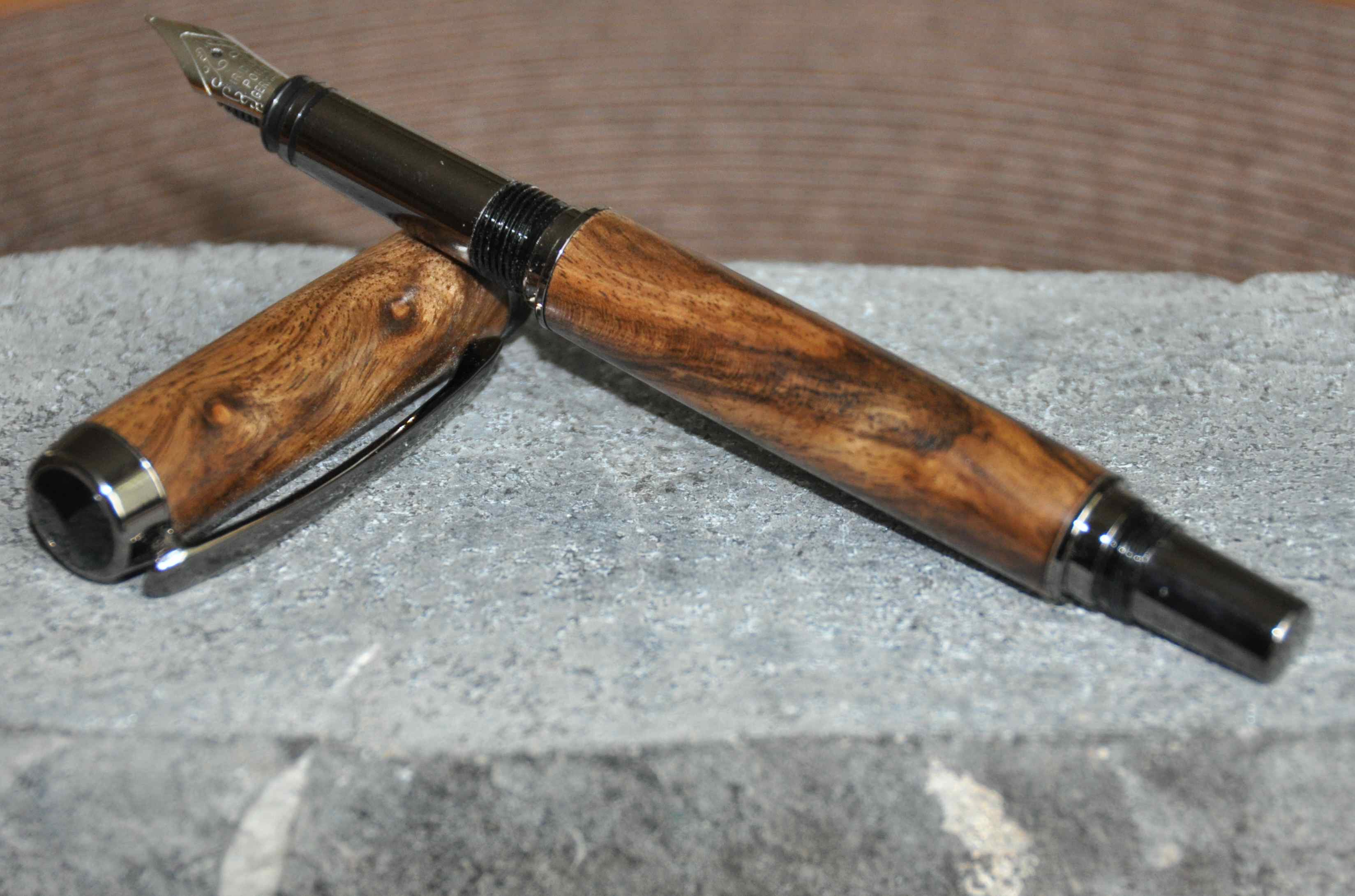 English Figured Walnut Jr Gents Fountain Pen