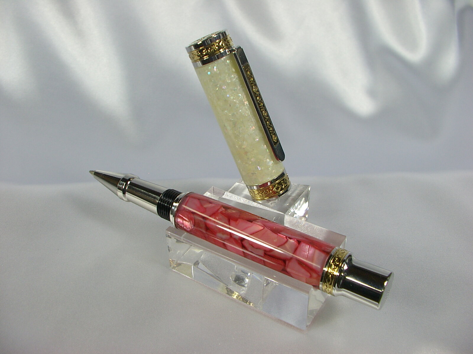 IMGP0380.JPG red seashell pen.JPG