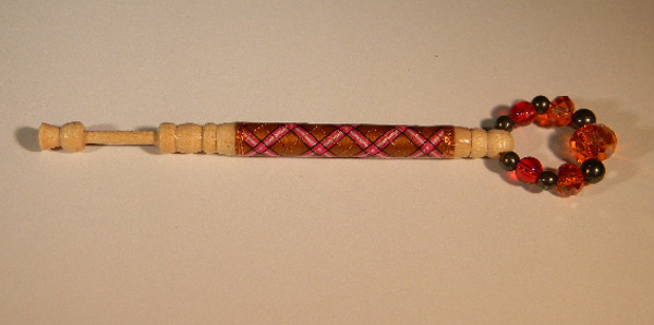 Lace bobbin with thread wrapping