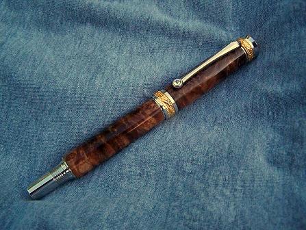 Majestic Jr fountain pen with Maple burl