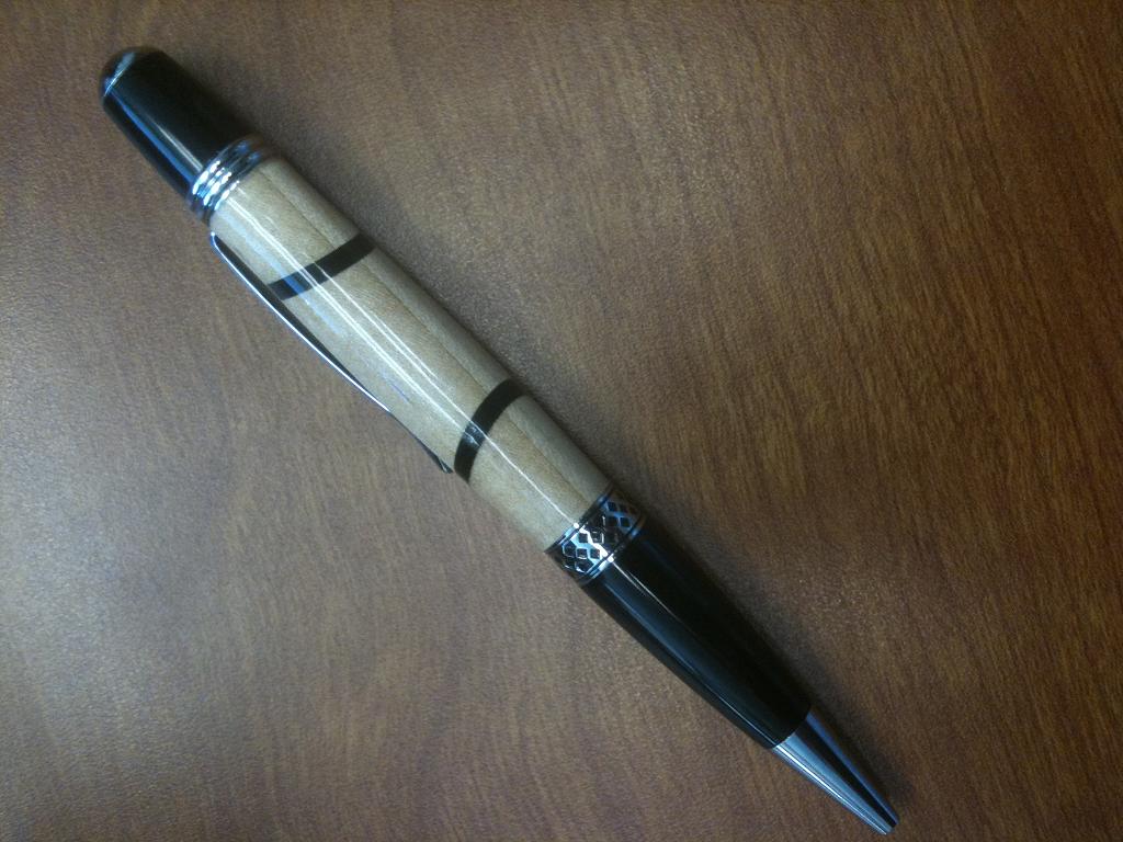 Maple and Cocobola Mesa Pen