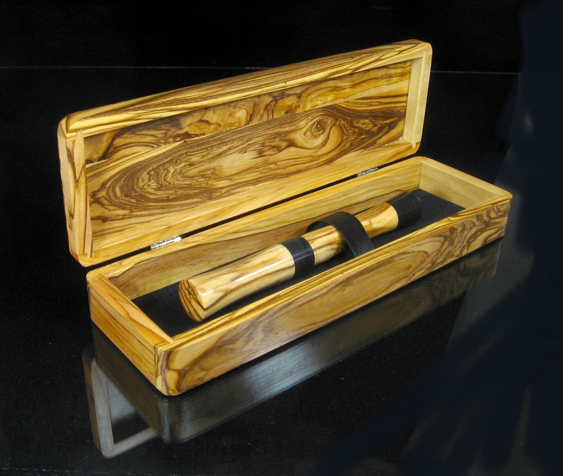 Olive wood Black Corian