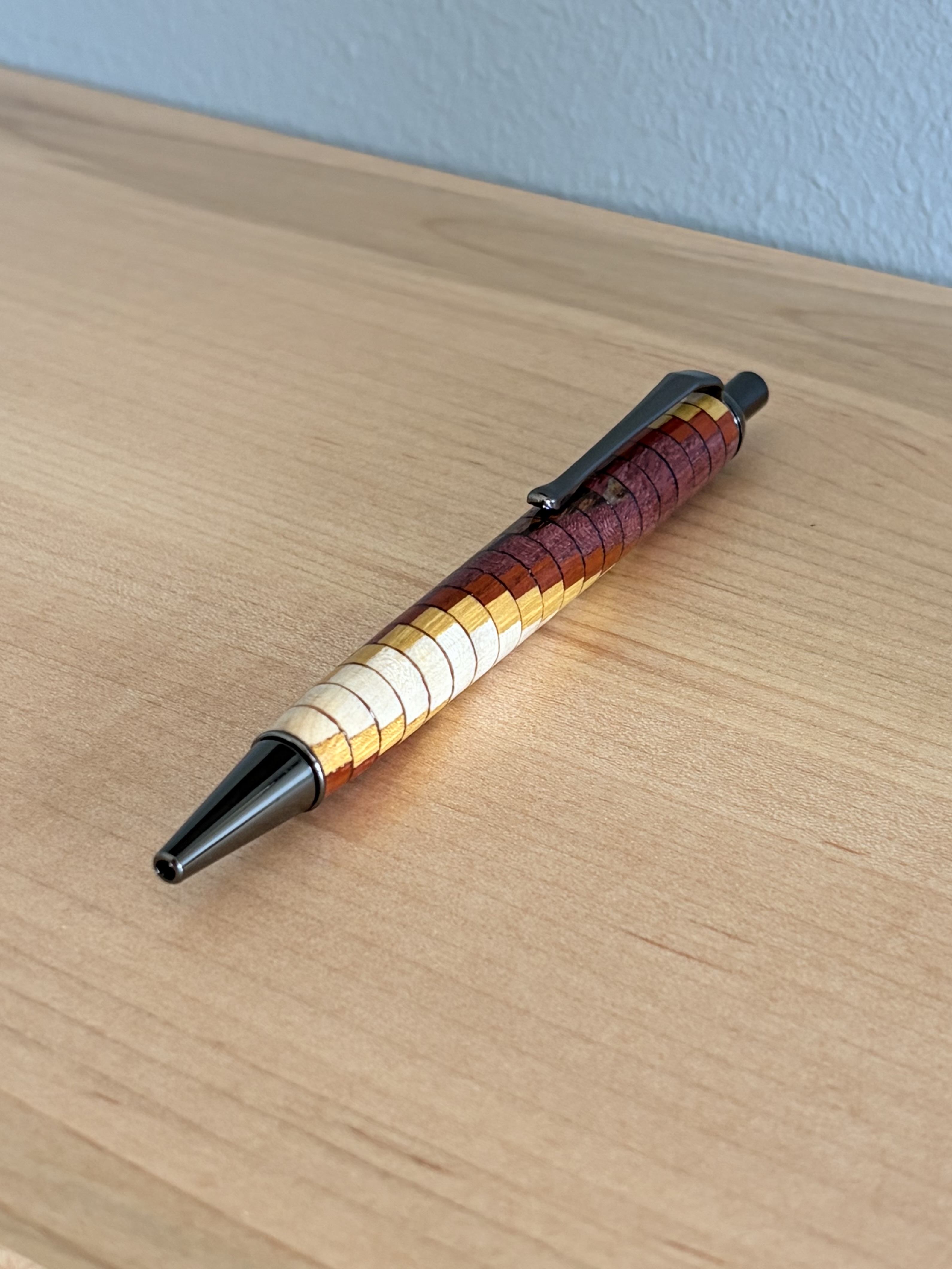 Oscillating Segmented Pen