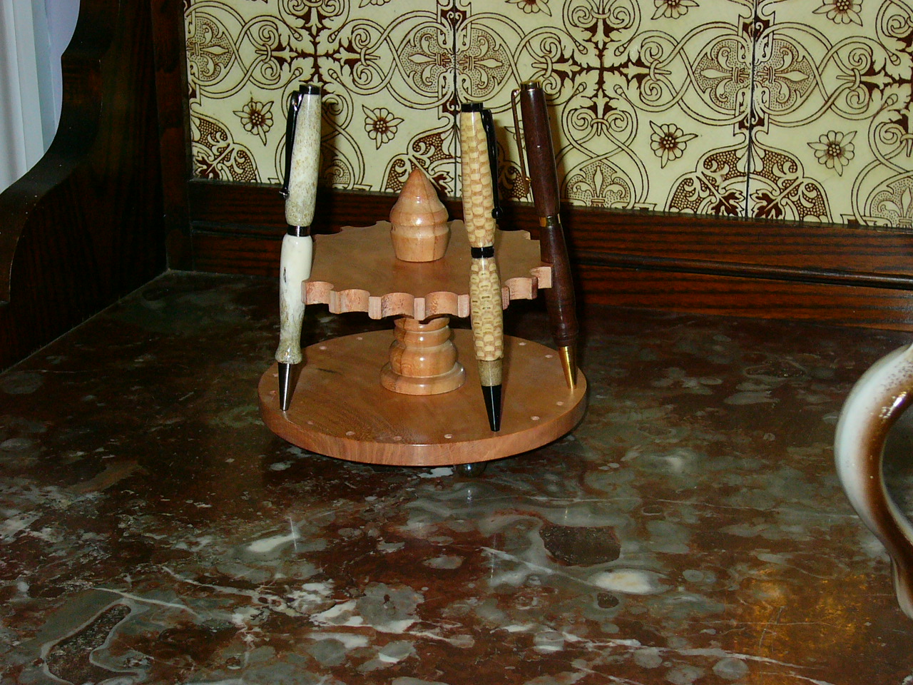 Pen stand front view