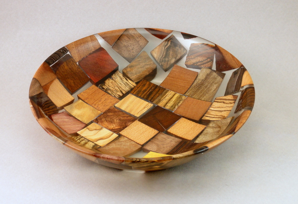 Resin and timber cutoff saucer