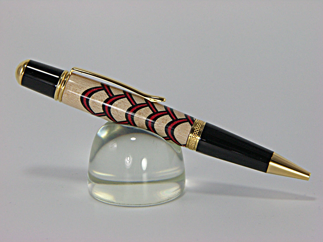 Scalloped pen