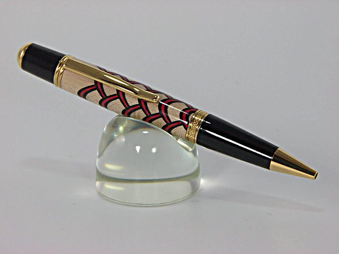 Scalloped pen