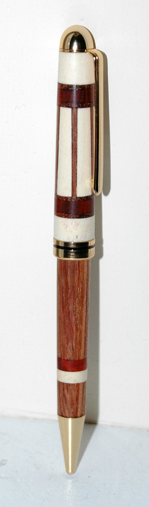 segmented pen