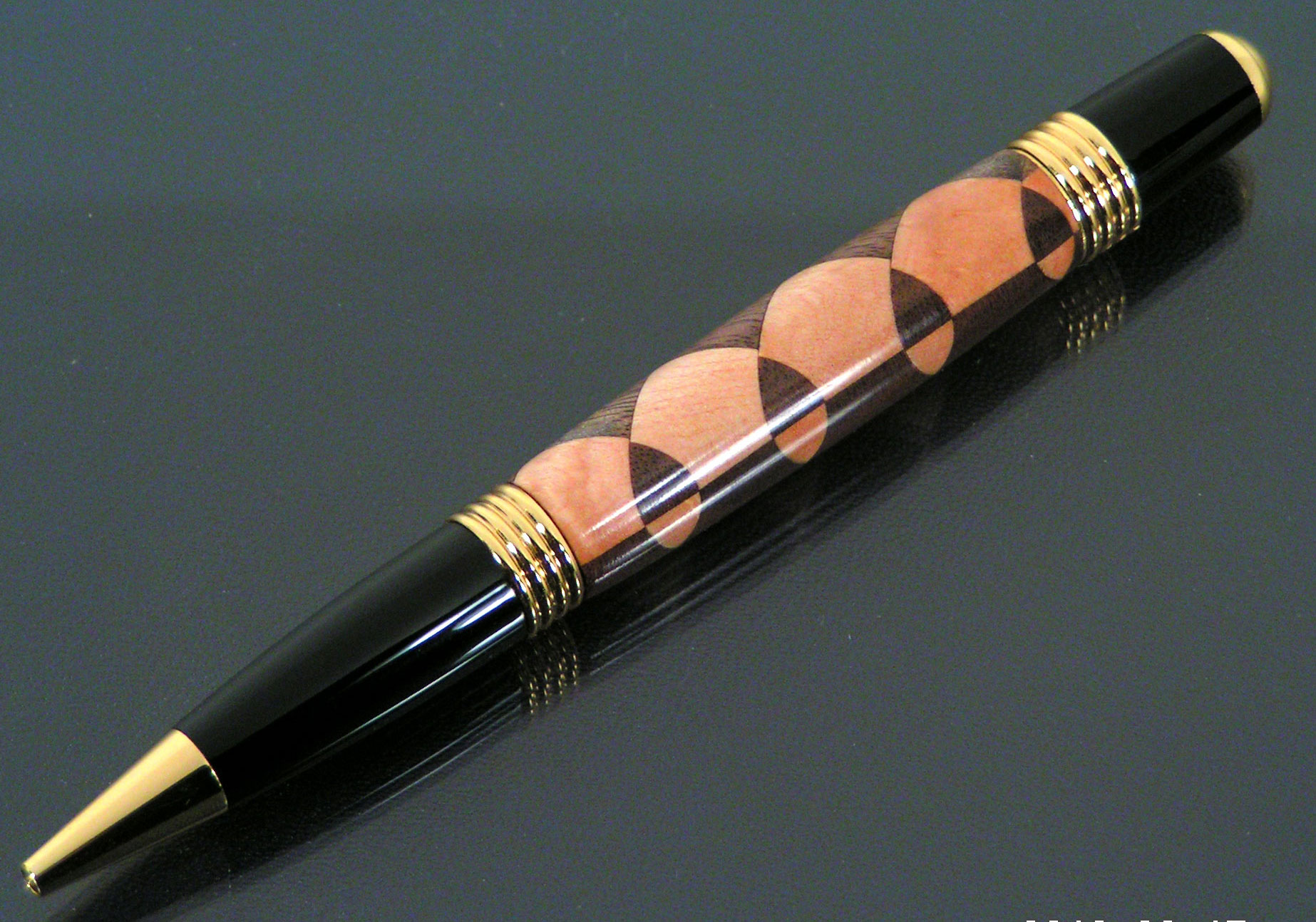 Sierra Gold/Black Segmented in Walnut/Maple