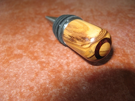 Stopper in olivewood