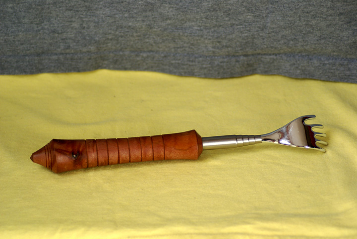 Telescopic back scratcher